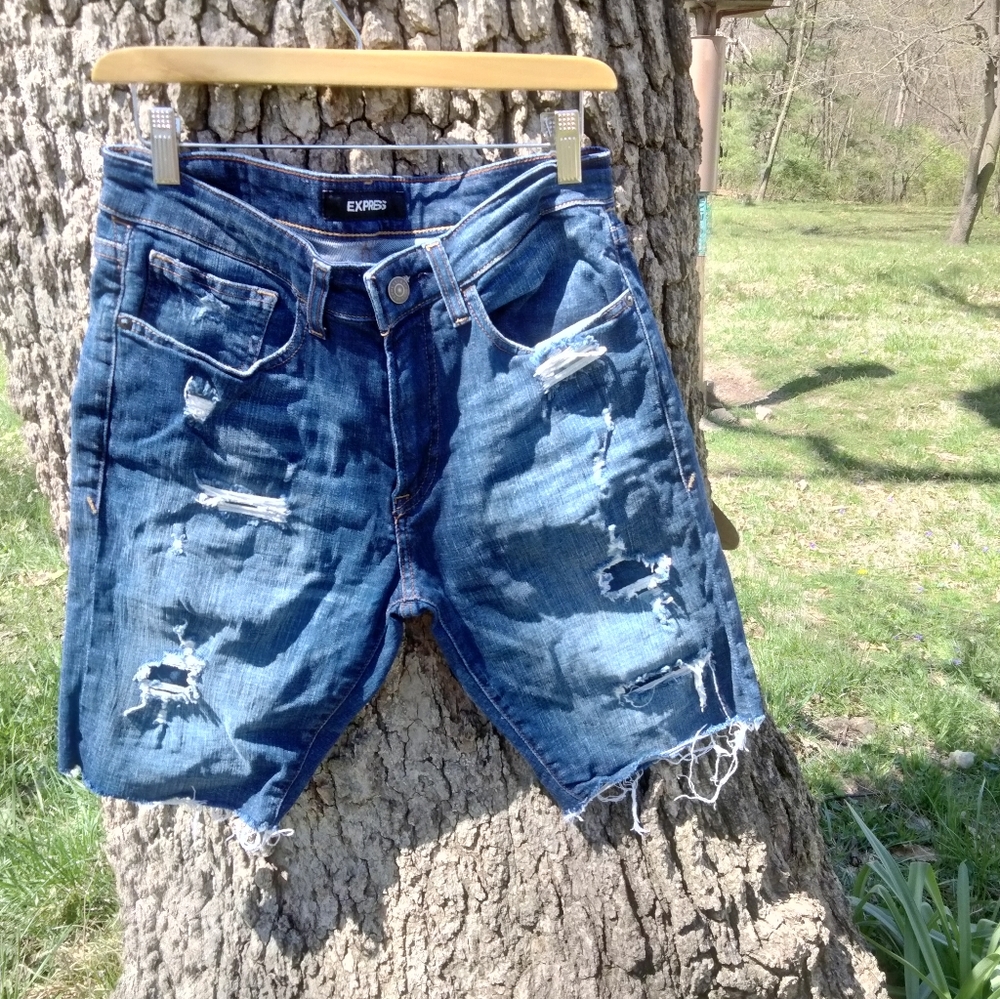 Express Slim Stretch Bermuda Shorts in size 30.